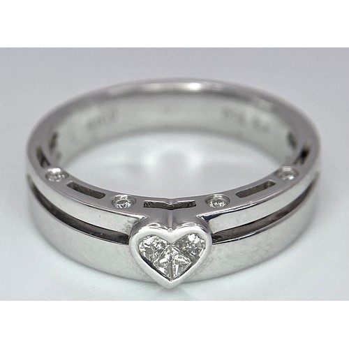 135 - A 18K WHITE GOLD DIAMOND RING, DIAMONDS SET IN HEART SHAPE CENTRE AND DIAMONDS SET ON TWO SIDE 4.9G ... 