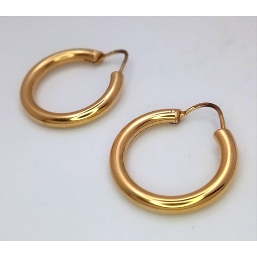 207 - A 18ct Yellow Gold Hoops Earrings, 2.8g total weight.

ref: 1509I