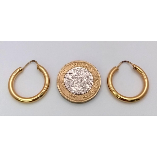 207 - A 18ct Yellow Gold Hoops Earrings, 2.8g total weight.

ref: 1509I