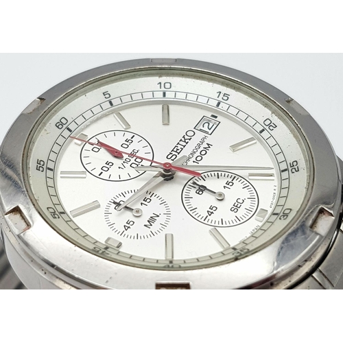 374 - A Seiko Chronograph Quartz Gents Watch. Stainless steel bracelet and case - 43mm. White dial with th... 