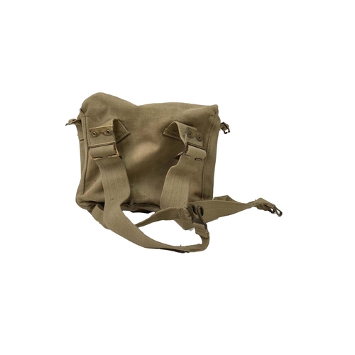 512 - British Army 1937 pattern webbing small pack, complete with ‘L’ straps. Dated
1942. Very good condit... 