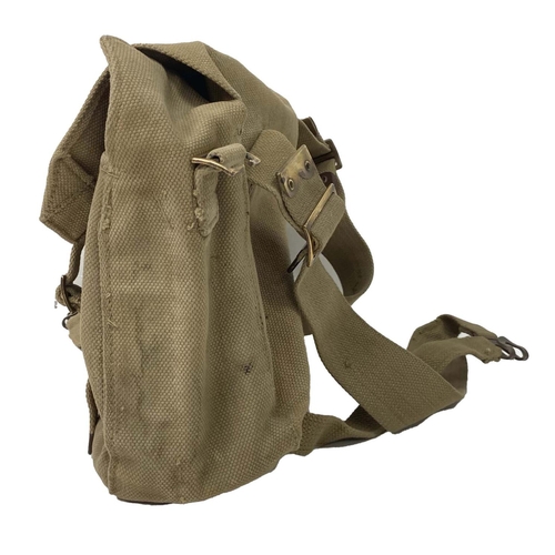 512 - British Army 1937 pattern webbing small pack, complete with ‘L’ straps. Dated
1942. Very good condit... 