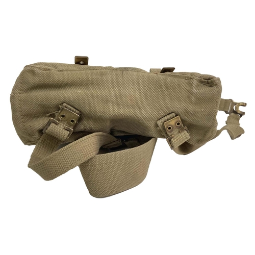 512 - British Army 1937 pattern webbing small pack, complete with ‘L’ straps. Dated
1942. Very good condit... 