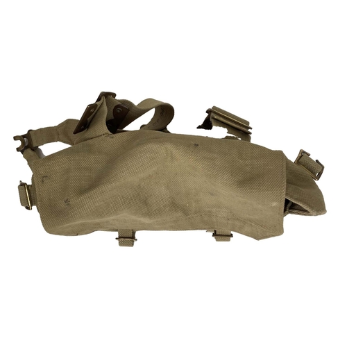 512 - British Army 1937 pattern webbing small pack, complete with ‘L’ straps. Dated
1942. Very good condit... 