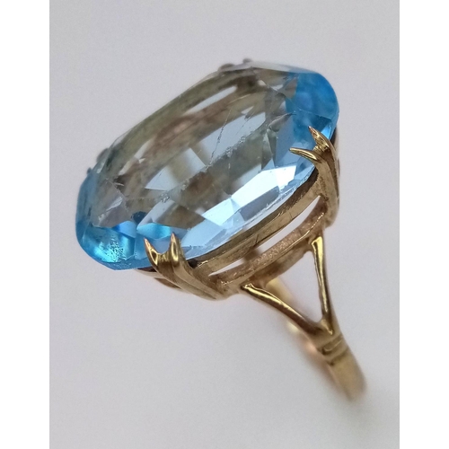 537 - A 9ct Yellow Gold Blue Topaz Ring, 12mmx18mm topaz, size M, 4.1g total weight.

ref: 1500I