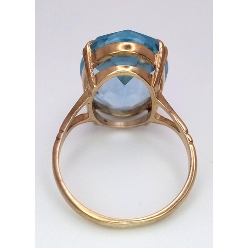 537 - A 9ct Yellow Gold Blue Topaz Ring, 12mmx18mm topaz, size M, 4.1g total weight.

ref: 1500I