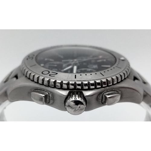 88 - A Tag Heuer Link Quartz Chronograph Gents Watch. Stainless steel bracelet and case - 42mm. Black dia... 