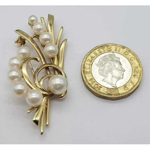 178 - A 9K Yellow Gold and Decorative Cultured Pearl Brooch. 5cm x 2.5cm. 8g total weight.