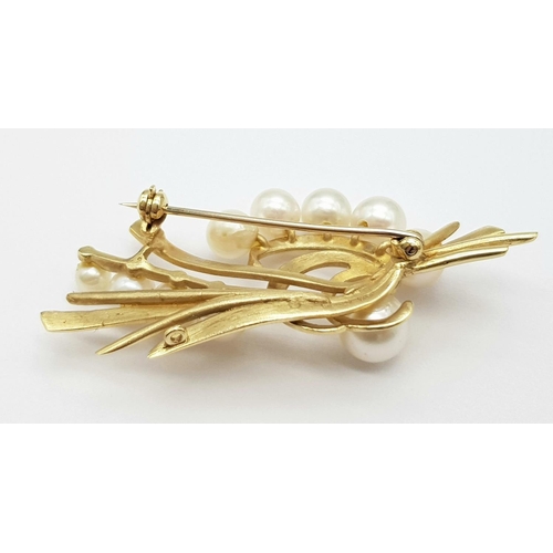 178 - A 9K Yellow Gold and Decorative Cultured Pearl Brooch. 5cm x 2.5cm. 8g total weight.