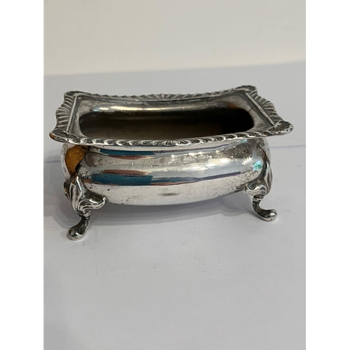 216 - Antique SILVER CONDIMENT DISH (Salt) . Hallmark for Henry Matthews, Birmingham 1912. Lovely rectangu... 