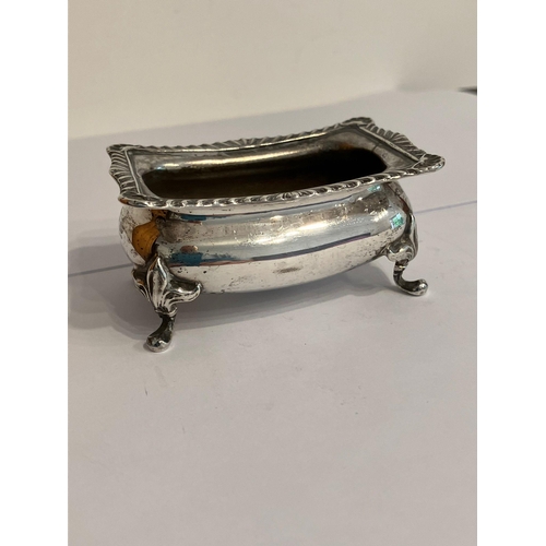 216 - Antique SILVER CONDIMENT DISH (Salt) . Hallmark for Henry Matthews, Birmingham 1912. Lovely rectangu... 