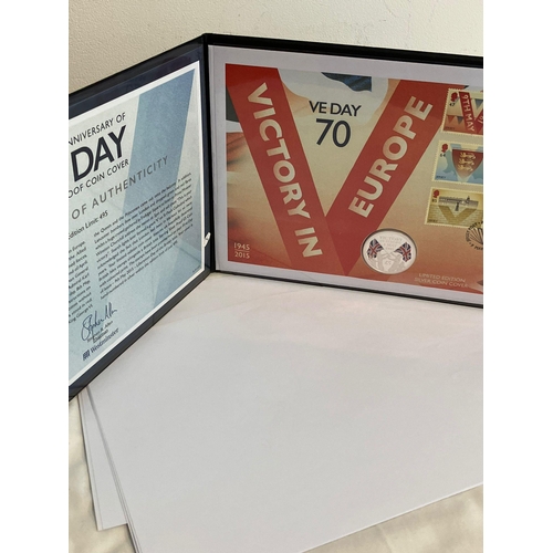 287 - 2015 VE DAY SILVER £5 COIN . 70th anniversary coin Presented in an album style folder complete with ... 