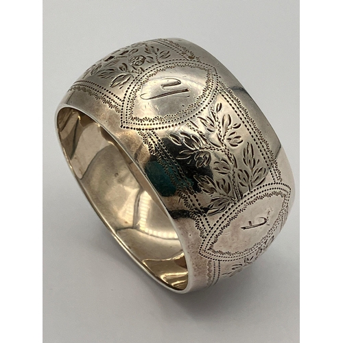 357 - Antique SILVER SERVIETTE RING. Having clear hallmark for William Hutton. London 1896. Beautifully de... 