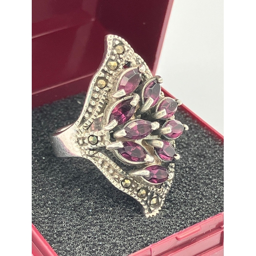 476 - Magnificent vintage SILVER MARCASITE RING, CLUSTER SET WITH POMEGRANATE QUARTZ BAGETTES. Complete wi... 