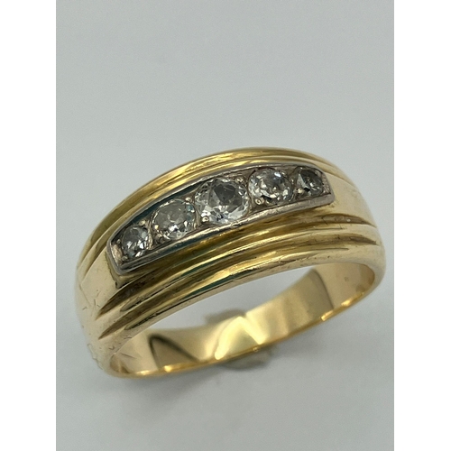 55 - Beautiful  14 carat GOLD RING. Having 5 x GRADUATED DIAMONDS Mounted to top. 6.9 grams.  Size P 1/2 ... 