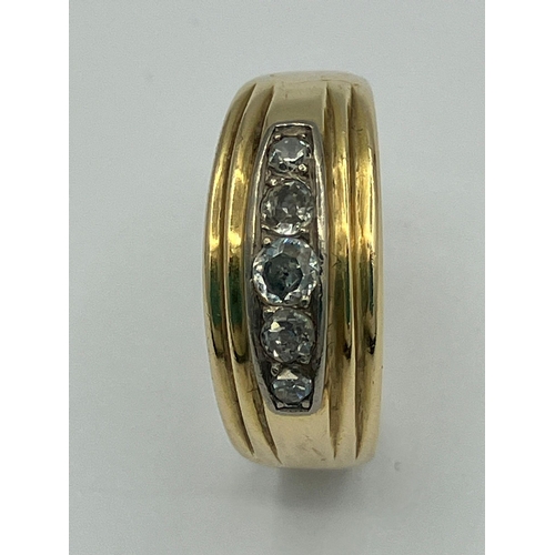 55 - Beautiful  14 carat GOLD RING. Having 5 x GRADUATED DIAMONDS Mounted to top. 6.9 grams.  Size P 1/2 ... 