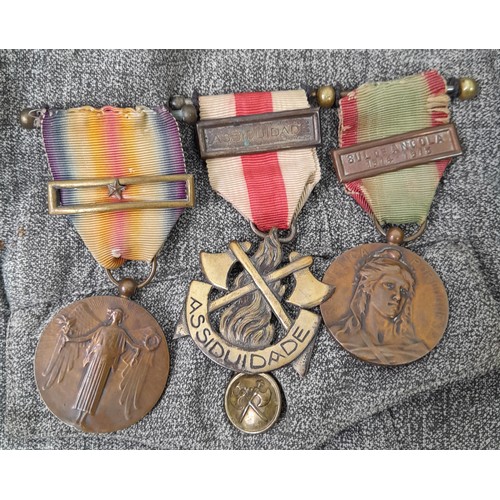 180 - WW1 Portuguese Pioneers Tunic, complete with the following Medals: Portuguese Victory Medal, Assidui... 