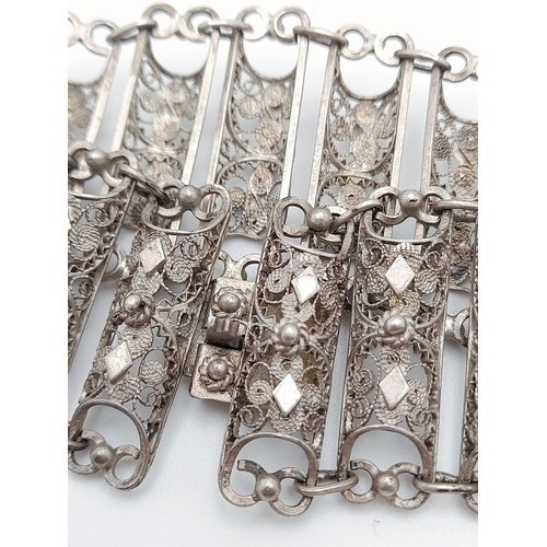 1699 - A VERY PRETTY VINTAGE SILVER FILIGREE BRACELET .   28.6gms