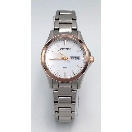 555 - A Citizen Quartz Ladies Watch. Stainless steel bracelet and case - 28mm. White dial with day/date wi... 