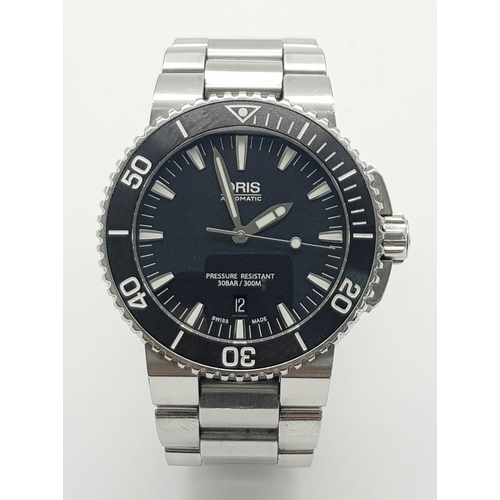 159 - An Oris Automatic Divers Watch. Pressure resistant to 300M - Model 7653. Stainless steel bracelet an... 