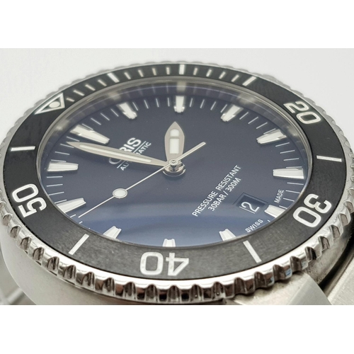 159 - An Oris Automatic Divers Watch. Pressure resistant to 300M - Model 7653. Stainless steel bracelet an... 