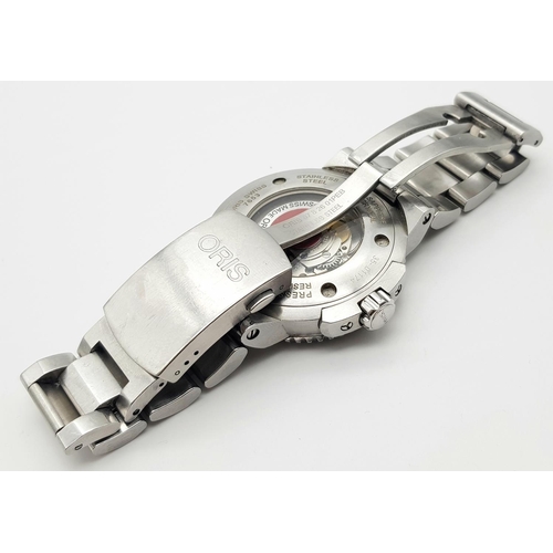 159 - An Oris Automatic Divers Watch. Pressure resistant to 300M - Model 7653. Stainless steel bracelet an... 