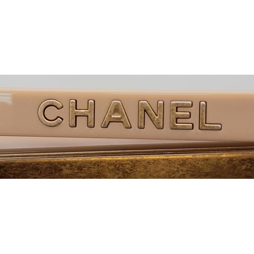 122 - A Chanel Two-Way Chain Shoulder Bag. Beige caviar leather.
Gold tone hardware. Spacious interior wit... 