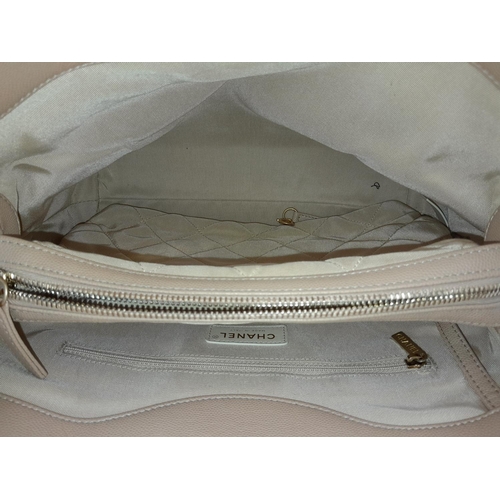122 - A Chanel Two-Way Chain Shoulder Bag. Beige caviar leather.
Gold tone hardware. Spacious interior wit... 