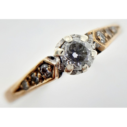 139 - Classic 9 carat GOLD and DIAMOND SOLITAIRE RING with DIAMOND shoulders. Old-fashioned mount and sett... 