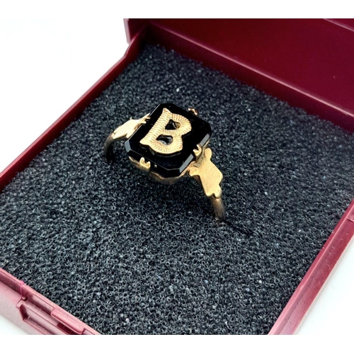 21 - 9 carat GOLD and BLACK ONYX RING. Having Initial ‘B’ set to top in 9 carat GOLD. 1.8 grams. Size N.