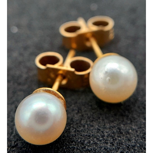 230 - 9 carat GOLD, large PEARL STUD EARRINGS. Complete with GOLD Butterfly Backs.  0.80 grams.