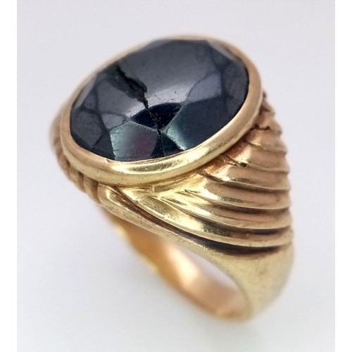 297 - A 9k (tested as) yellow gold engraved shoulder hematite signet ring (crack in hematite). Size Q. 8.2... 