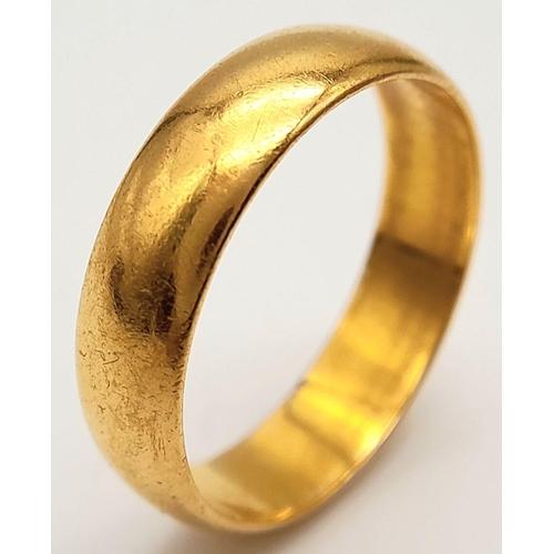 42 - Beautiful quality 22 carat GOLD BAND RING. Full UK Hallmark. 5.2 grams. Size P 1/2.