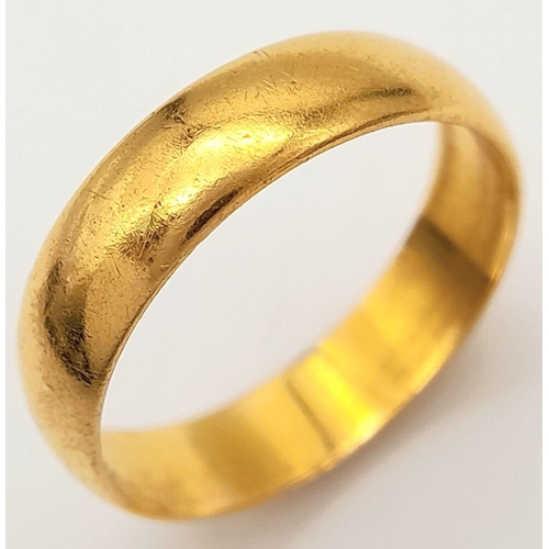 42 - Beautiful quality 22 carat GOLD BAND RING. Full UK Hallmark. 5.2 grams. Size P 1/2.