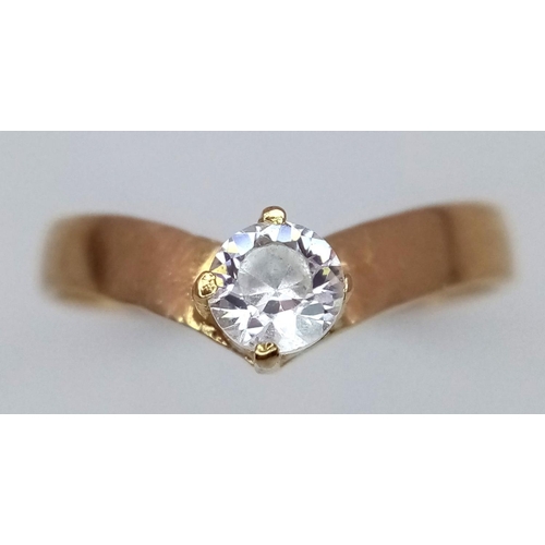 493 - An 18k (tested as) yellow gold wishbone ring set with a 4mm cubic zirconia. Size M. 1.6g