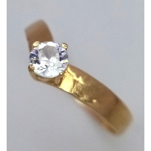 493 - An 18k (tested as) yellow gold wishbone ring set with a 4mm cubic zirconia. Size M. 1.6g