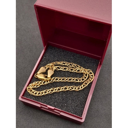 63 - 9 carat GOLD FANCY DOUBLE LINK BRACELET. 2.4 grams. 19.5 cm. Beautiful double links, please see pict... 