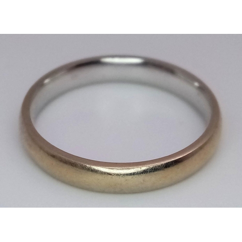 7 - Classic 18 carat Plain GOLD BAND RING. Fully hallmarked. Yellow Gold outer,White Gold inner.Complete... 