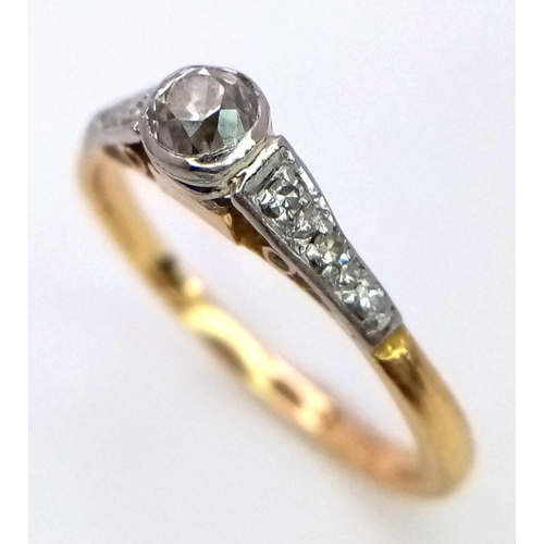 242 - AN 18K YELLOW GOLD VINTAGE DIAMOND SOLITAIRE RING WITH DIAMOND SHOULDERS - OLD CUT CENTRE DIAMOND. 0... 