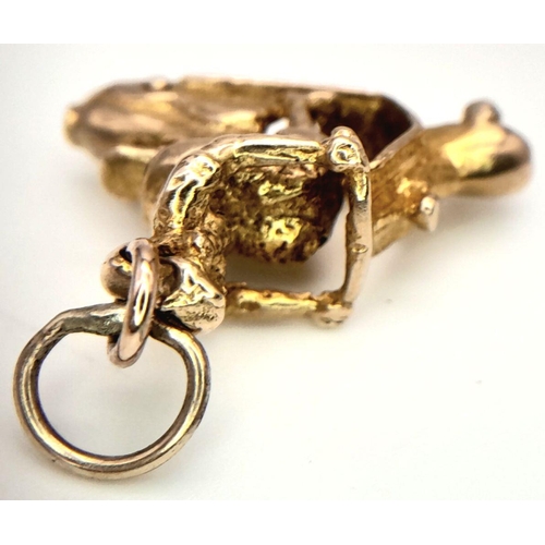 327 - A 9K YELLOW GOLD PERSON ON SCOOTER CHARM WITH MOVING WHEELS! 3.3G