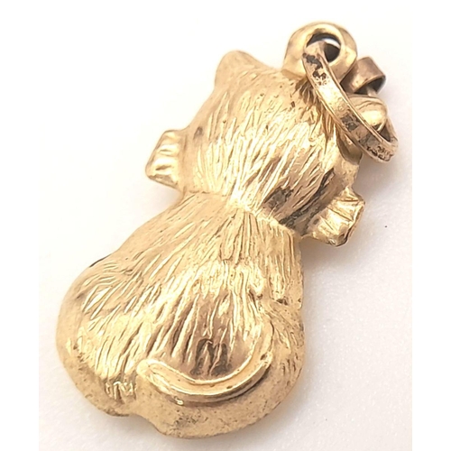 755 - A 9K YELLOW GOLD CAT CHARM. 0.6G