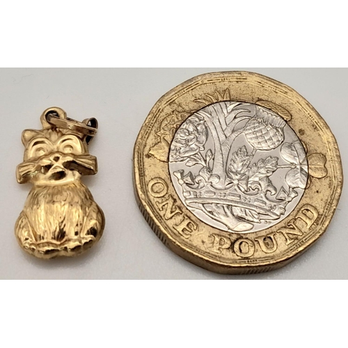 755 - A 9K YELLOW GOLD CAT CHARM. 0.6G