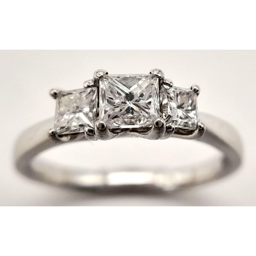 82 - AN 18K WHITE GOLD DIAMOND 3 STONE RING - 0.80CT. 3.2G. SIZE K