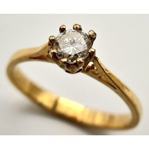 96 - AN 18K YELLOW GOLD ( TESTED ) SOLITAIRE DIAMOND RING. 0.25CT. 2.3G. SIZE M