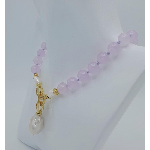 1447 - A Beautiful Lavender Jade Beaded Necklace with a Drop Keshi Baroque Pearl Pendant - 7cm. 10mm beads.... 