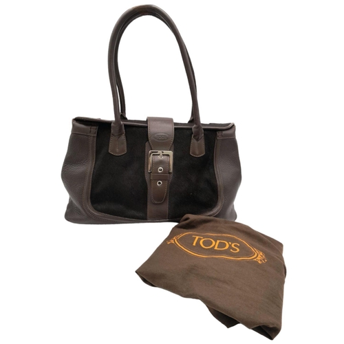 387 - A Tod's Brown Shoulder Bag. Leather and cavallino hair exterior with silver-toned hardware, two roll... 