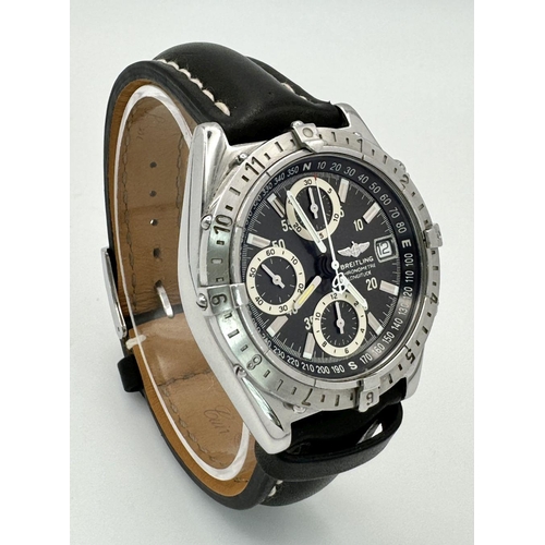 39 - A BREITLING CHRONOMETRE AUTOMTIC GENTS WATCH IN STAINLESS STEEL WITH BLACK LEATHER STRAP, 3 SUBDIALS... 