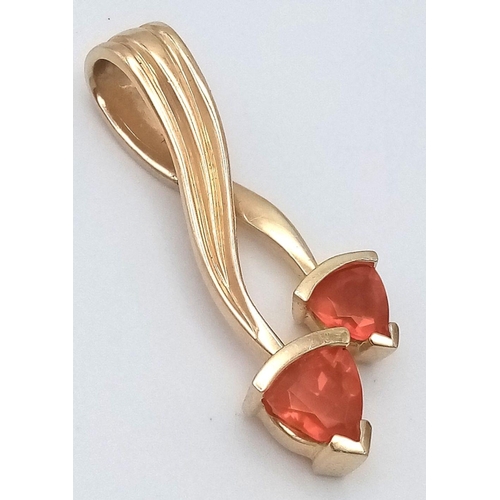 50 - A 14K Yellow Gold Double Fire Opal Pendant. Trillion cuts. 4cm. 5.5g total weight. Ref: 017280