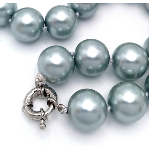 817 - A Stylish Metallic Grey South Sea Pearl Shell Beaded Necklace. Large 14mm beads. 44cm necklace lengt... 