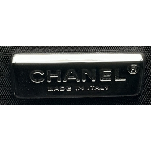 94 - A Chanel Black and White Vanity Tweed Handbag. Tweed exterior with silver-toned hardware, leather an... 